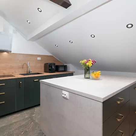 Attic Oasis - 2 Bedroom Apartmán *
